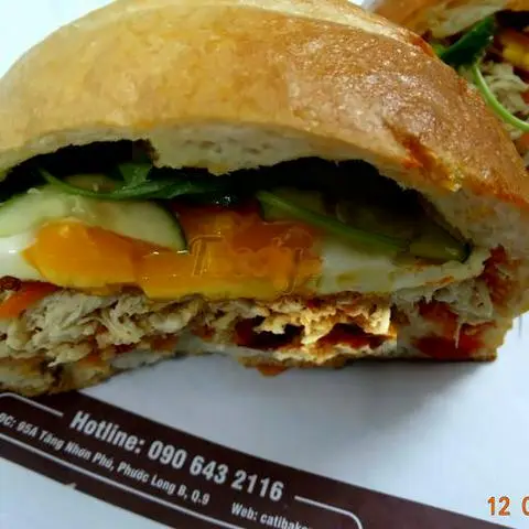 Hình ảnh Bánh Mì Tròn Gà - Trứng