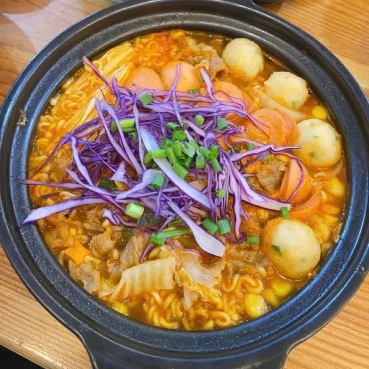Hình ảnh Mỳ Kim Chi Xúc Xích Chả Cá Viên