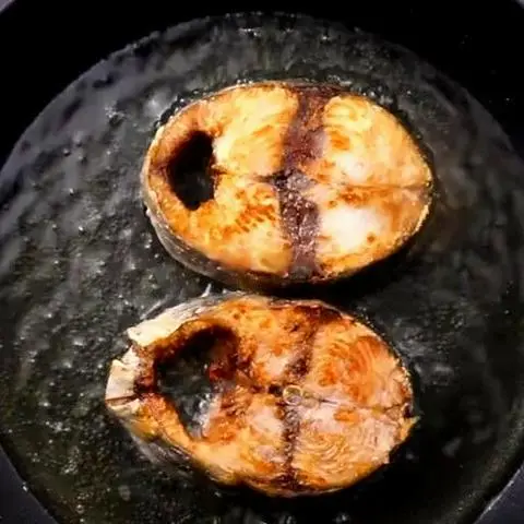 Hình ảnh Cơm trắng cá ngừ chiên