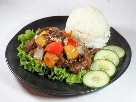Hình ảnh Cơm bò lúc lắc nóng( Tặng kèm ly coca chiết từ chai coca 1,5Lit)
