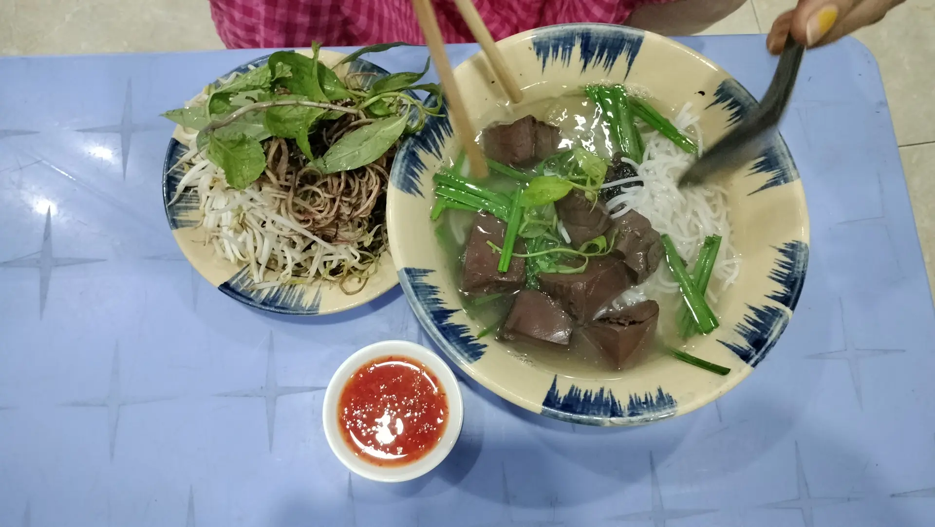 Hình ảnh Bún Nước Lèo Huyết Trà Vinh