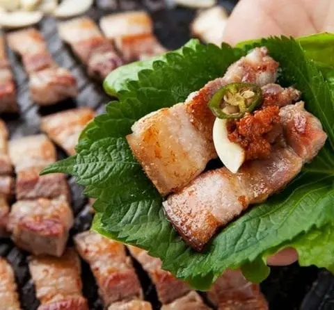 Hình ảnh Ba rọi nướng + 1 chén Cơm trắng