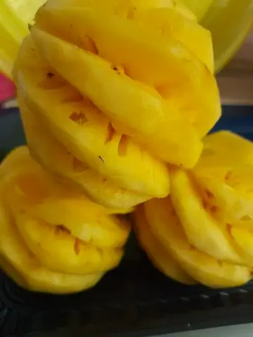 Hình ảnh Thơm thái kèm muối chấm