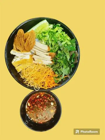 Hình ảnh Bún nước tương chay đầy đủ