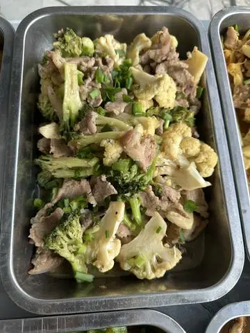 Hình ảnh súp lơ xào thịt