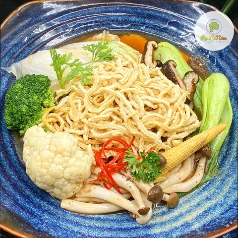 Hình ảnh Mì xào giòn chay