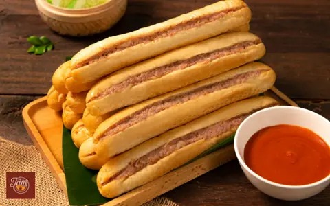 Hình ảnh Bánh mì que truyền thống
