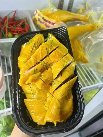 Hình ảnh Nửa con gà ủ muối - chặt sẵn