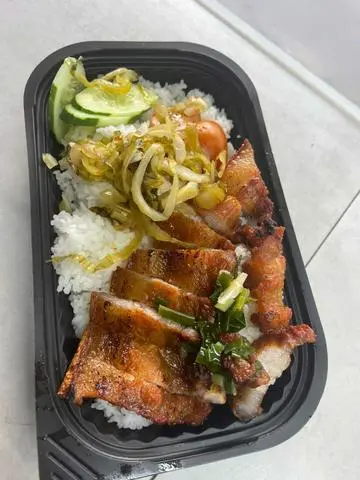Hình ảnh Cơm ba rọi chiên 