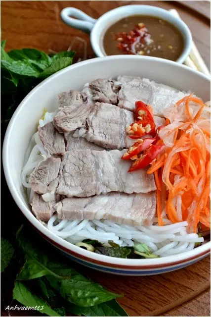 Hình ảnh Bún thịt luộc cà pháo mắm tôm