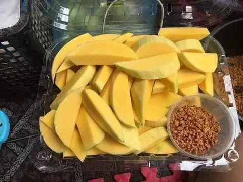 Hình ảnh Xoài keo kèm muối