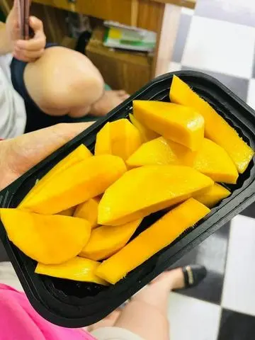 Hình ảnh Xoài chín cắt khay 
