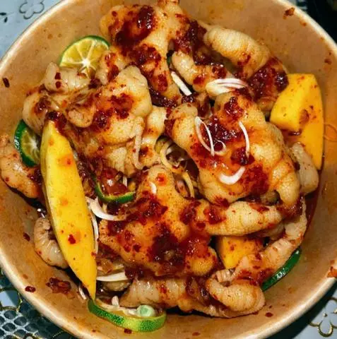Hình ảnh Chân gà rút xương sốt thái (phần nhỏ)