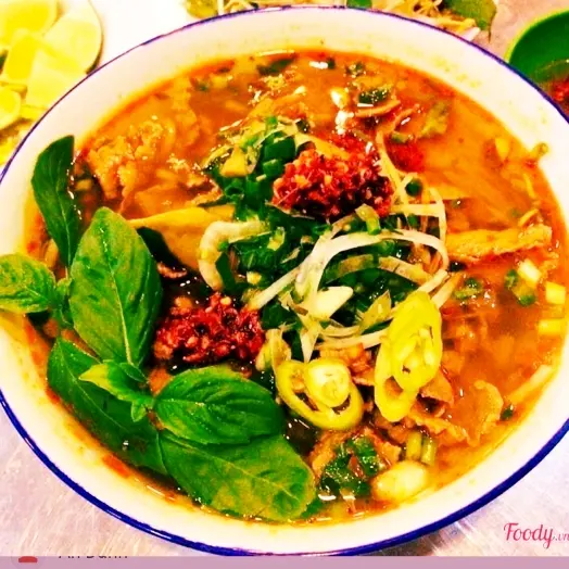 Hình ảnh Bún bò Huế gân bò