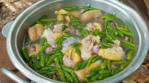 Hình ảnh Lẩu Gà Ớt Hiểm- Vừa
