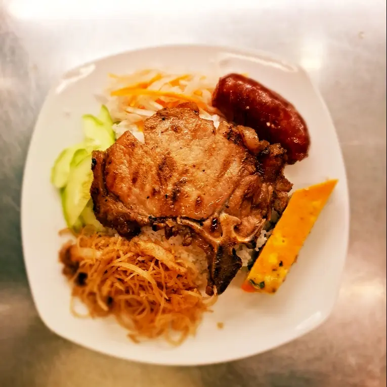 Hình ảnh sườn bì chả lạp xưởng