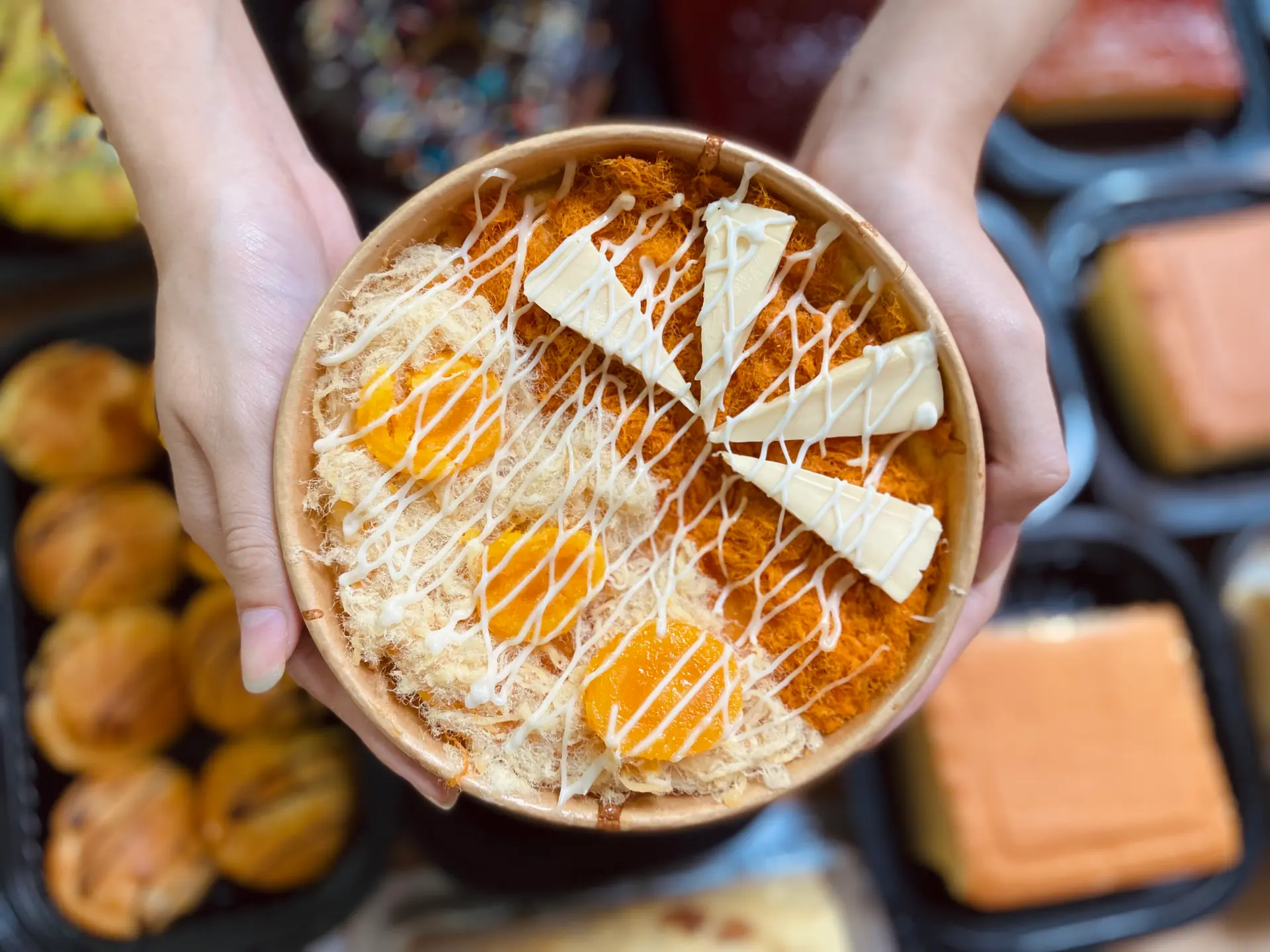 Hình ảnh Bông lan phô mai trứng muối tô