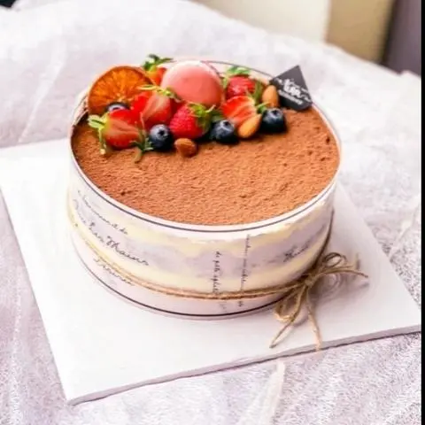 Hình ảnh BÁNH TIRAMISU SIZE VỪA (18CM) TẶNG FULL SET PHỤ KIỆN