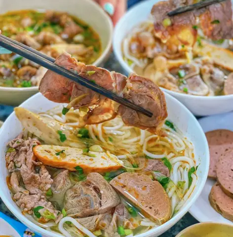 Hình ảnh Bún bò tái chả