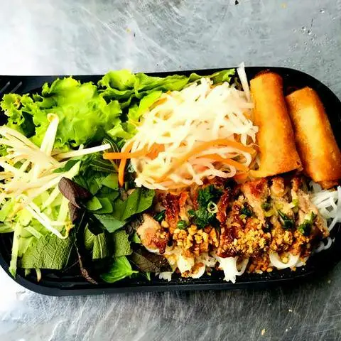 Hình ảnh Bún  Thịt Nướng Chả Giò Cô Tư 
