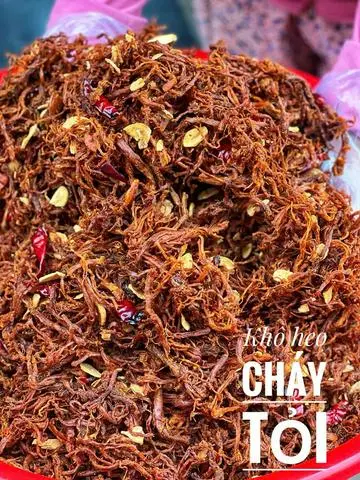 Hình ảnh Khô heo cháy tỏi 
