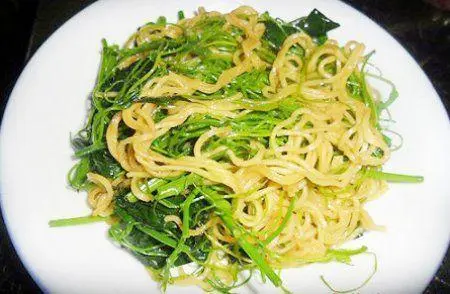 Hình ảnh Mì ý thêm (xào với cải)
