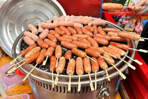 Hình ảnh Lạp xưởng nướng đá 