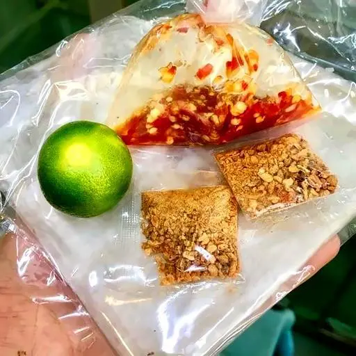Hình ảnh Bánh tráng muối tắc siêu cay