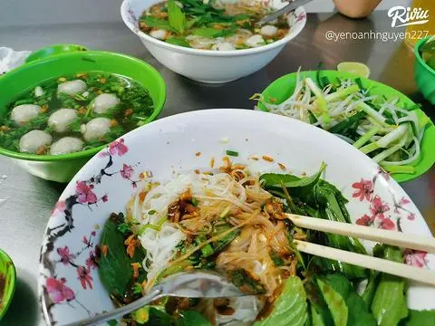 Hình ảnh HỦ TIẾU MÌ BÒ VIÊN ( KHÔ )