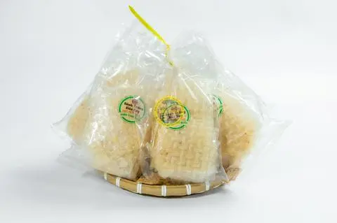 Hình ảnh Bánh Tráng Muối Nhuyễn Siêu Cay Vuông Nhỏ