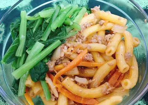 Hình ảnh Nui thêm (xào với cải)