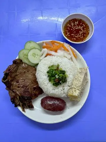 Hình ảnh Cơm Sườn Lạp Xưởng Chả