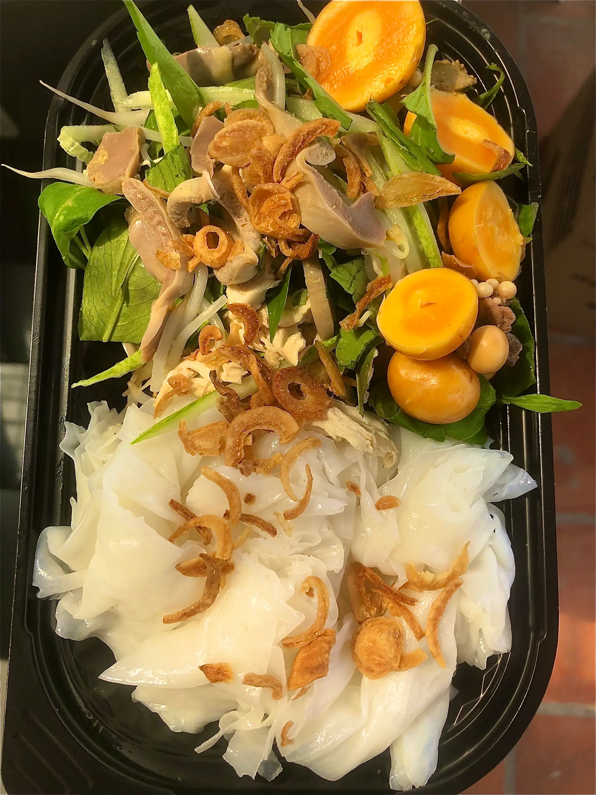 Hình ảnh Bánh ướt lòng gà full topping