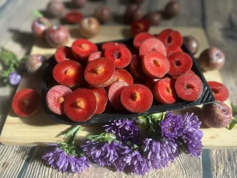 Hình ảnh Mận Hậu Gọt Sẵn - Hộp 500g