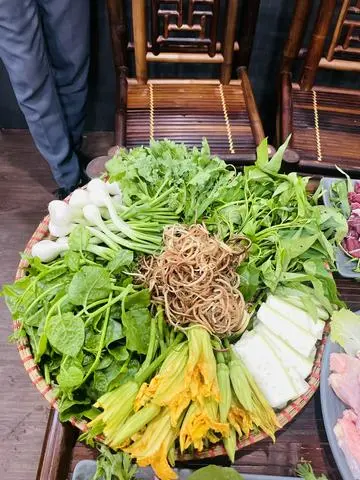Hình ảnh Rau nhúng lẩu thêm (mẹt to)