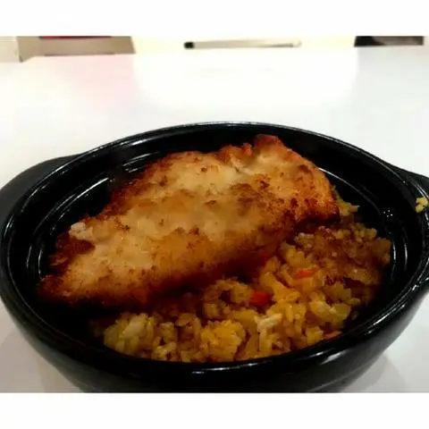 Hình ảnh Cơn chiên cà ri cay gà phi lê - Fried rice spicy curry chicken