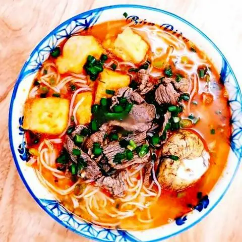 Hình ảnh Bún riêu bò - trứng vịt lộn