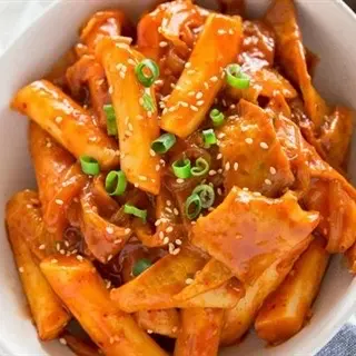 Hình ảnh Tokpokki nhân phô mai + Chả Cá sốt cay HQ