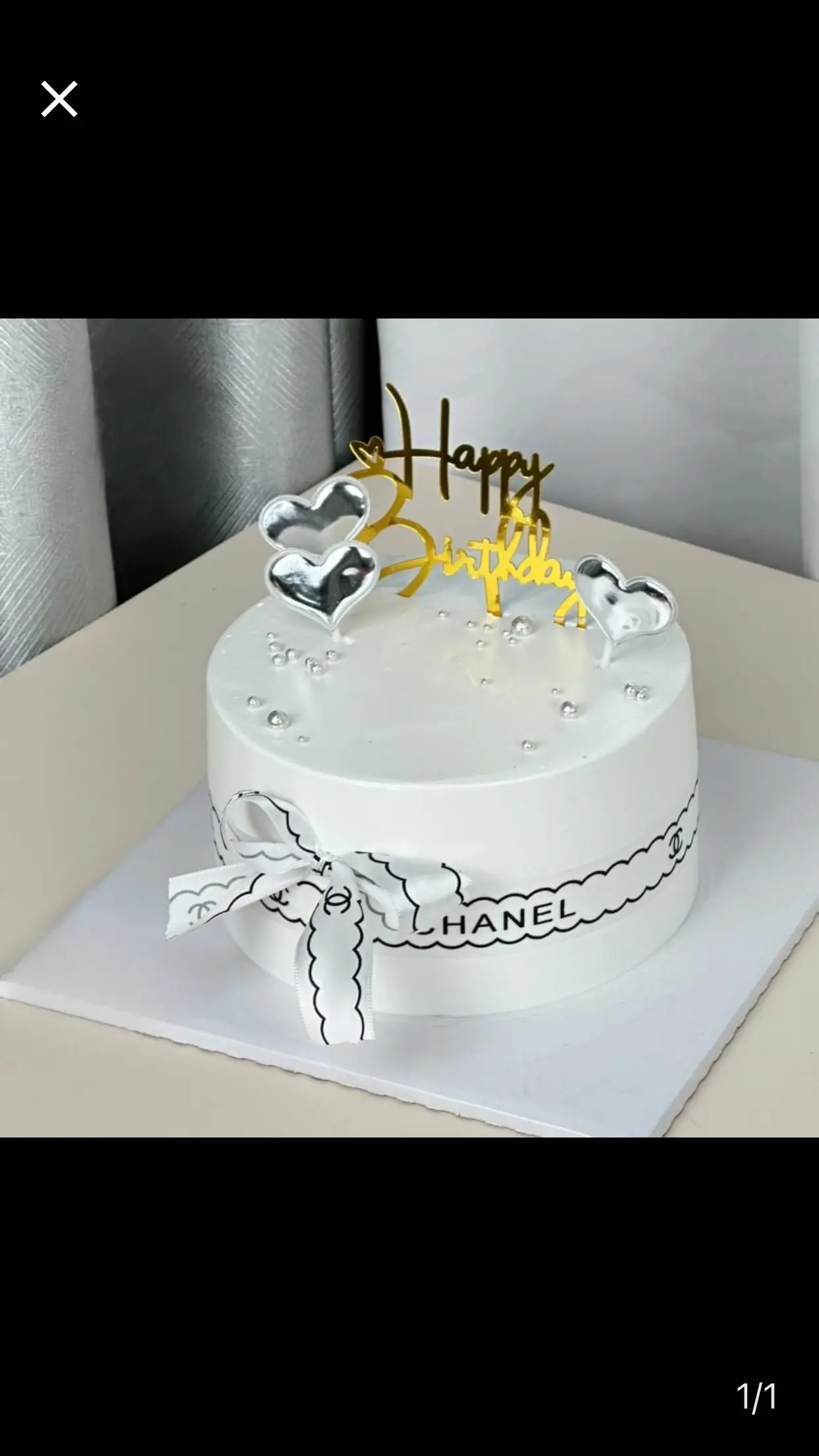 Hình ảnh bánh kem trắng trí đơn giản
