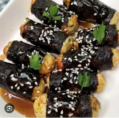 Hình ảnh Cơm gà cuộn rong biển 