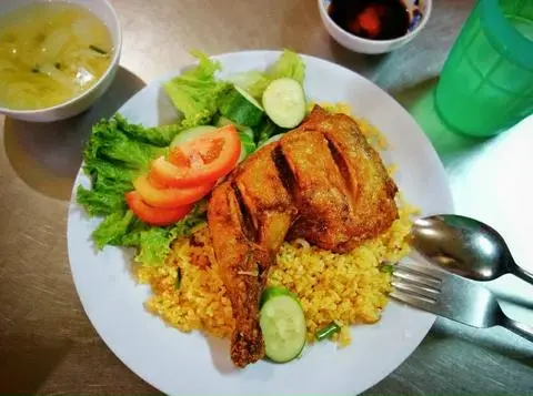 Hình ảnh Cơm gà xối mỡ lớn