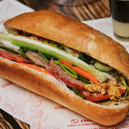 Hình ảnh bánh mì trứng, chả cá