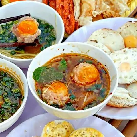 Hình ảnh Bánh mì xíu mại trứng muối - phần 1 người