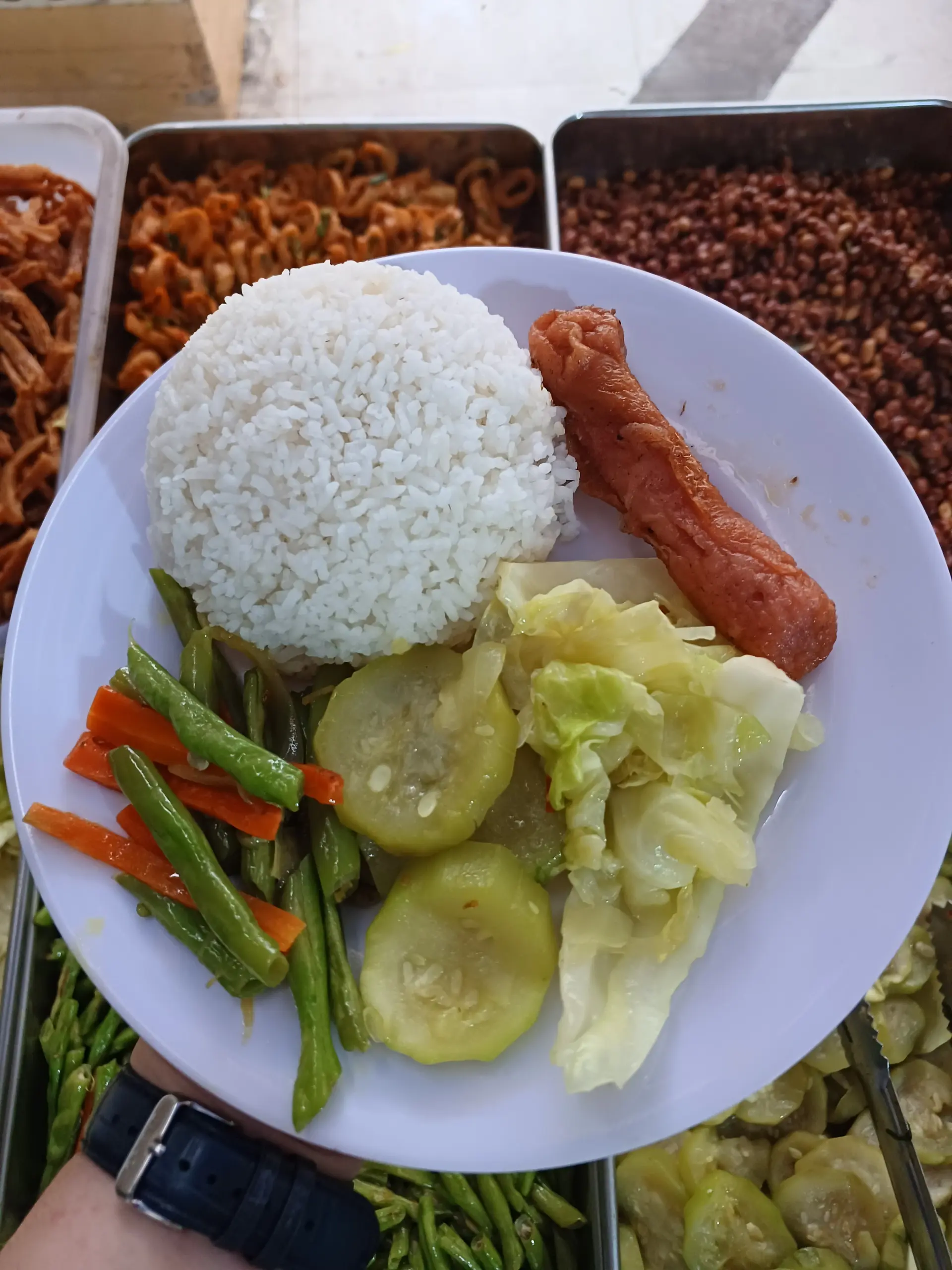 Hình ảnh Cơm Chay Rau Xào Xúc Xích