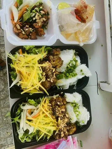 Hình ảnh Hộp Bánh hỏi Bò Nướng mỡ Chài