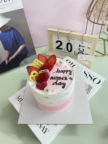 Hình ảnh bánh  kem 11cm , mẫu 20/10 