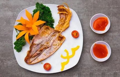 Hình ảnh khô mực xào tỏi bắp