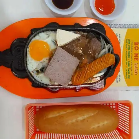 Hình ảnh Bò né trứng xúc xích pate phô mai (Beef Steak - Eggs - Saussage - Pate - Cheese)