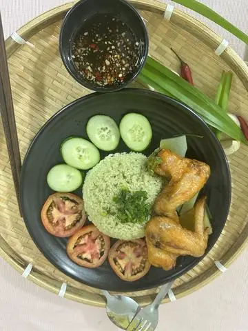 Hình ảnh Cơm tấm cánh gà/ đùi gà chiên nước mắm