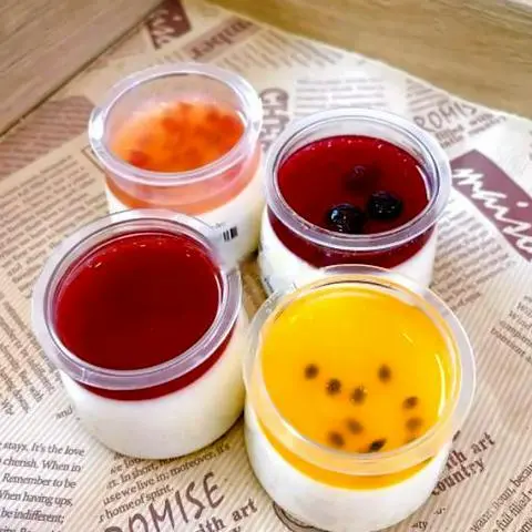 Hình ảnh Panna cotta dâu - dưa lưới - đào - kiwi - chanh dây - ổi hồng
